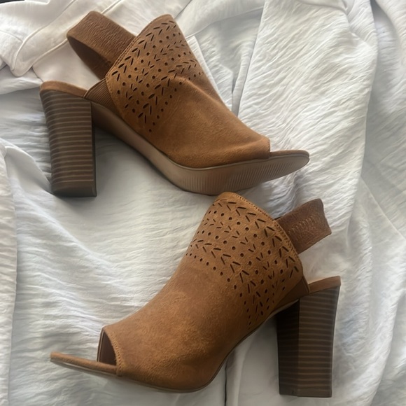 OXO BROWN SUEDE OPEN-TOE HEELS. NEW NEVER WORN. SIZE 8. Super Cute 🥰 - Picture 2 of 10